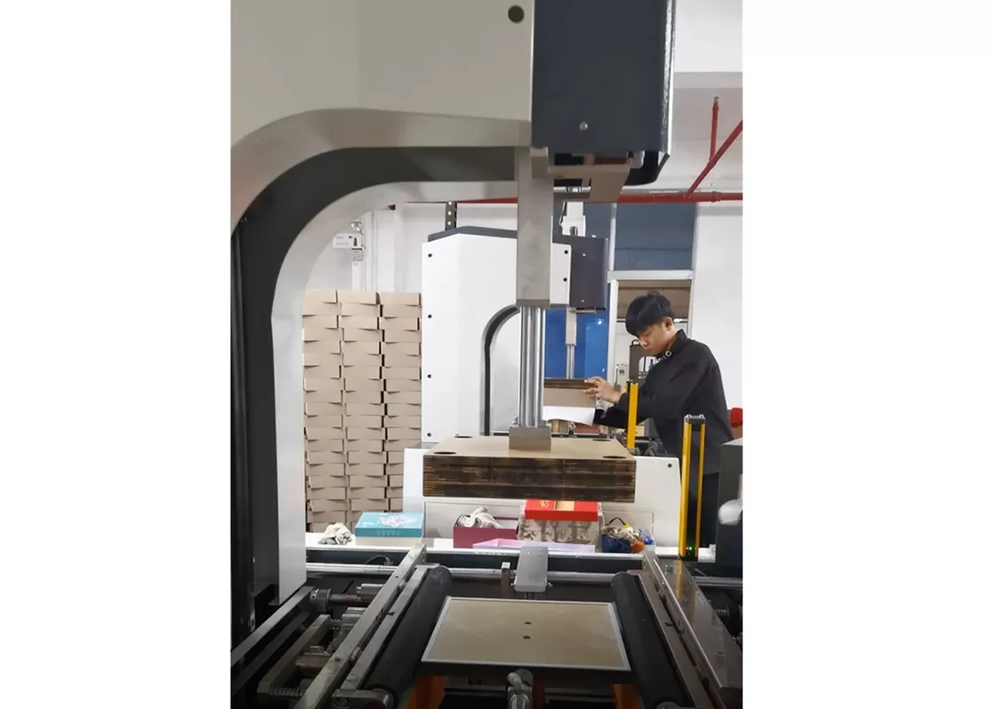Automatic Intelligent Adjustment Labor-saving Rigid Box Forming Machine