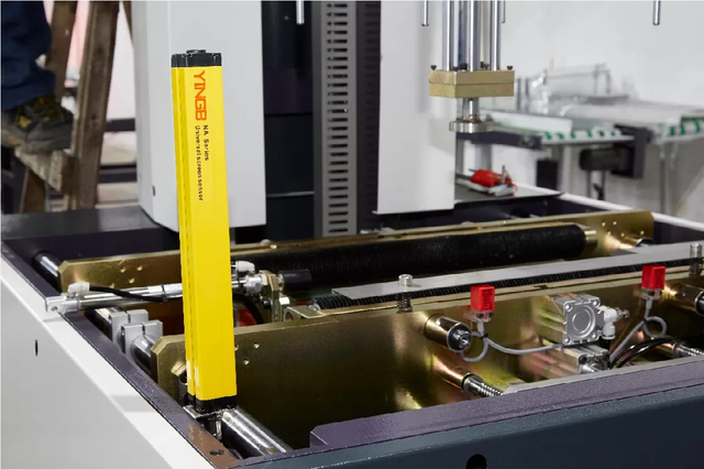 Automatic Smart Intelligent Phone Watch Perfume Cosmetic Rigid Box Forming Machine