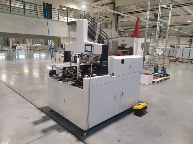 Automatic Paper Extraction Smooth Operation High Speed Gray Board Rigid Box Corner Pasting Machine with 75 Pcs/min